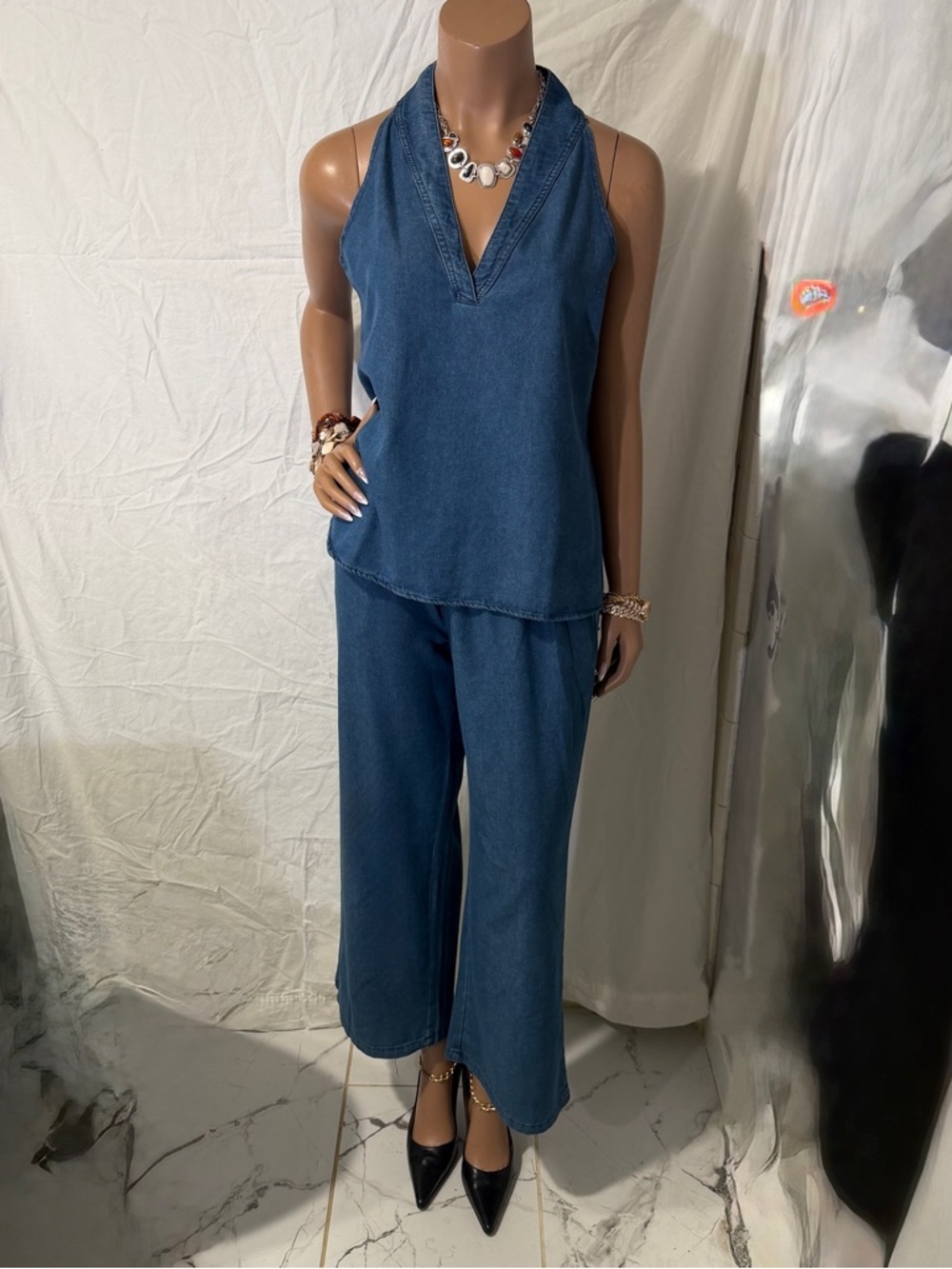 Source Unknown Blue Denim Sleeveless Jumpsuit ☑️ - Picture 3 of 7